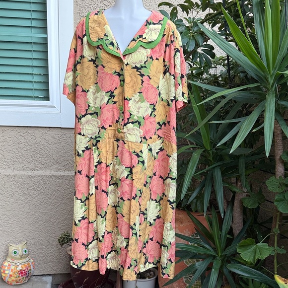 Vintage Dresses & Skirts - Vintage Handmade Floral Short Sleeve Silk Midi Dress with Collar